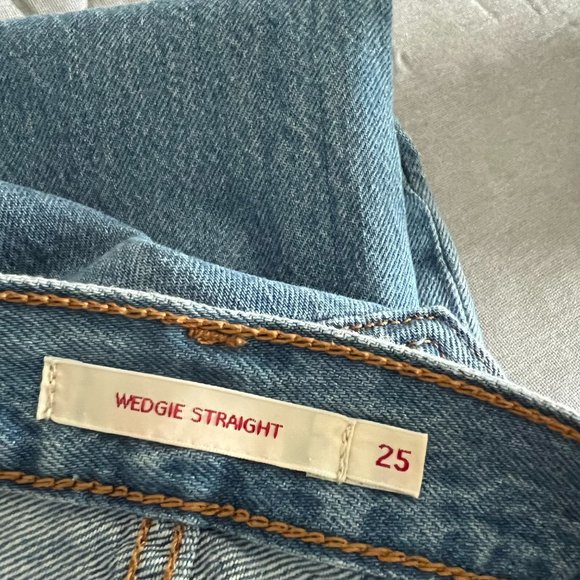 Levi's Wedgie Straight High Rise Crop Jean 25 Blue 100% Cotton Distressed - Picture 2 of 8